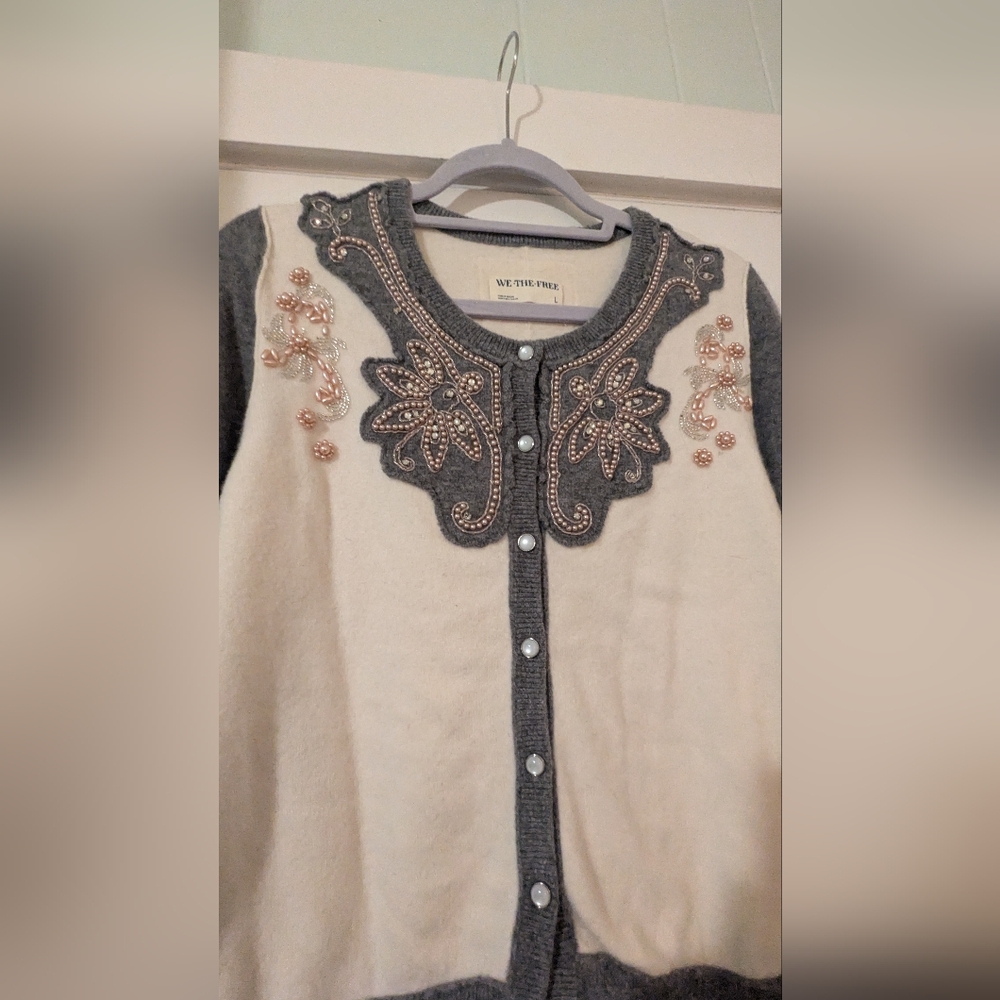 Free People Embroidered Beaded Gray and Cream Women's Sweater L - Picture 4 of 4